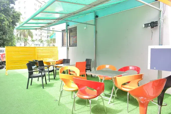 Trustee Bar and Lounge - 2
