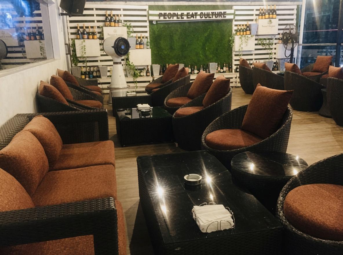355 Restaurant and Lounge - 4