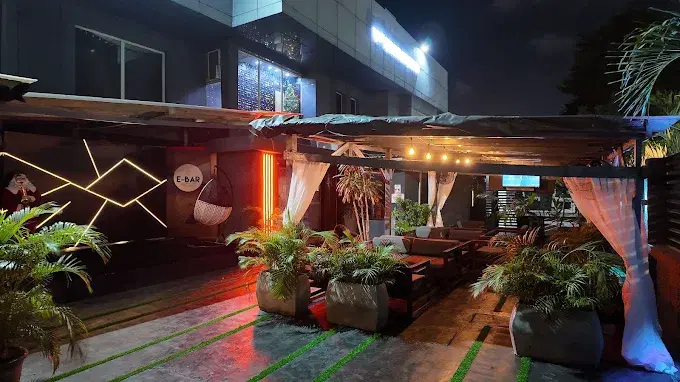 E Bar Metro